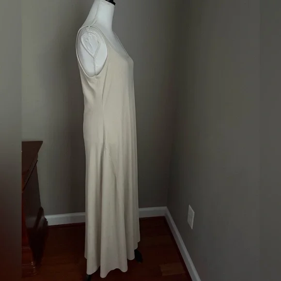 Old Navy Fit and Flare Ribbed Maxi Dress Size XL
NEW - Picture 5 of 12